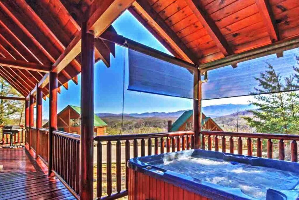 Solid Ground Lodge With Yard! Pigeon Forge Exterior photo